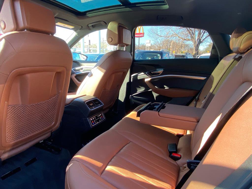 Used 2024 Audi Q8 e-tron Premium Plus image 20