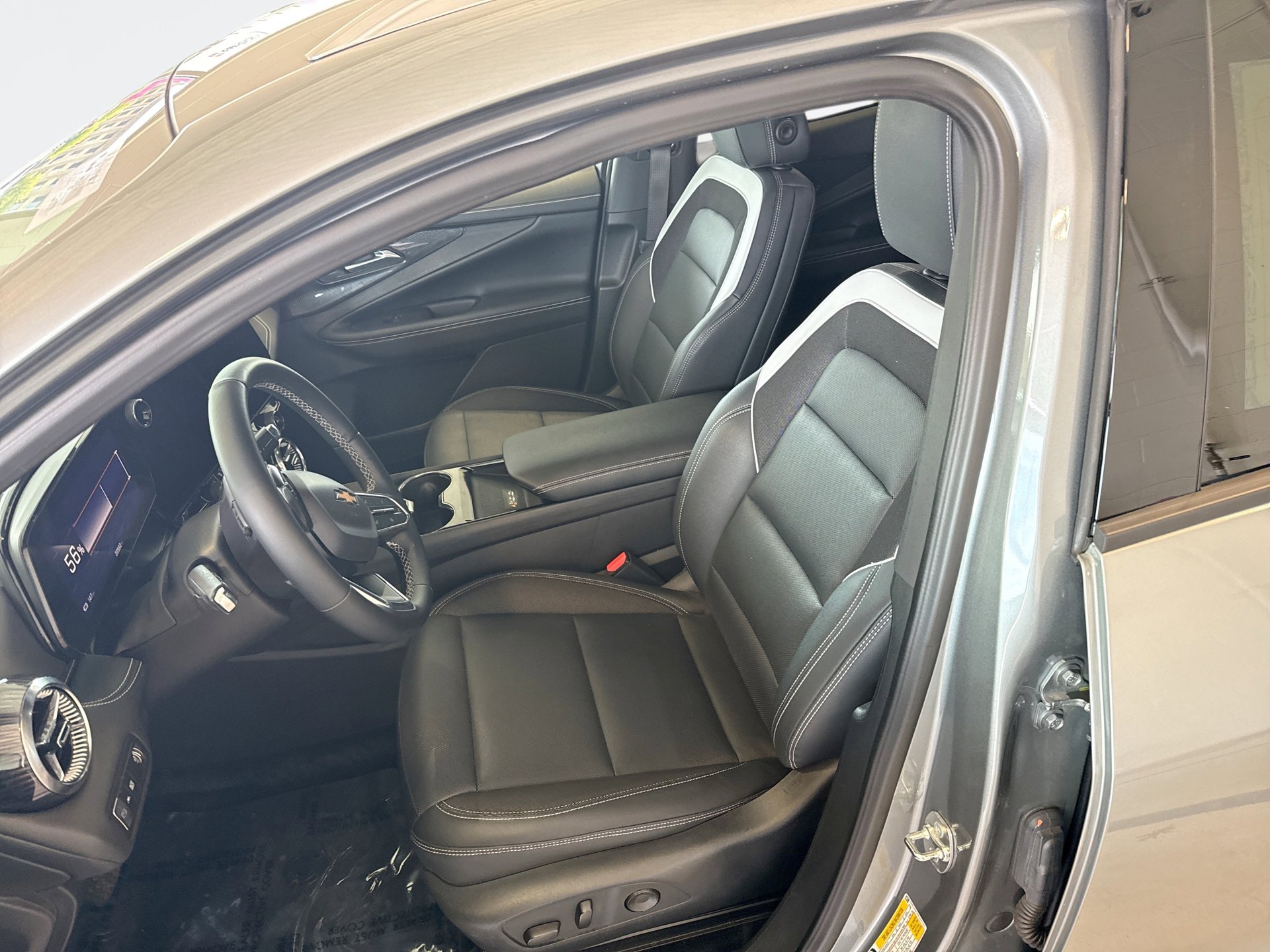 Used 2024 Chevrolet Blazer EV LT AWD/4WD image 11
