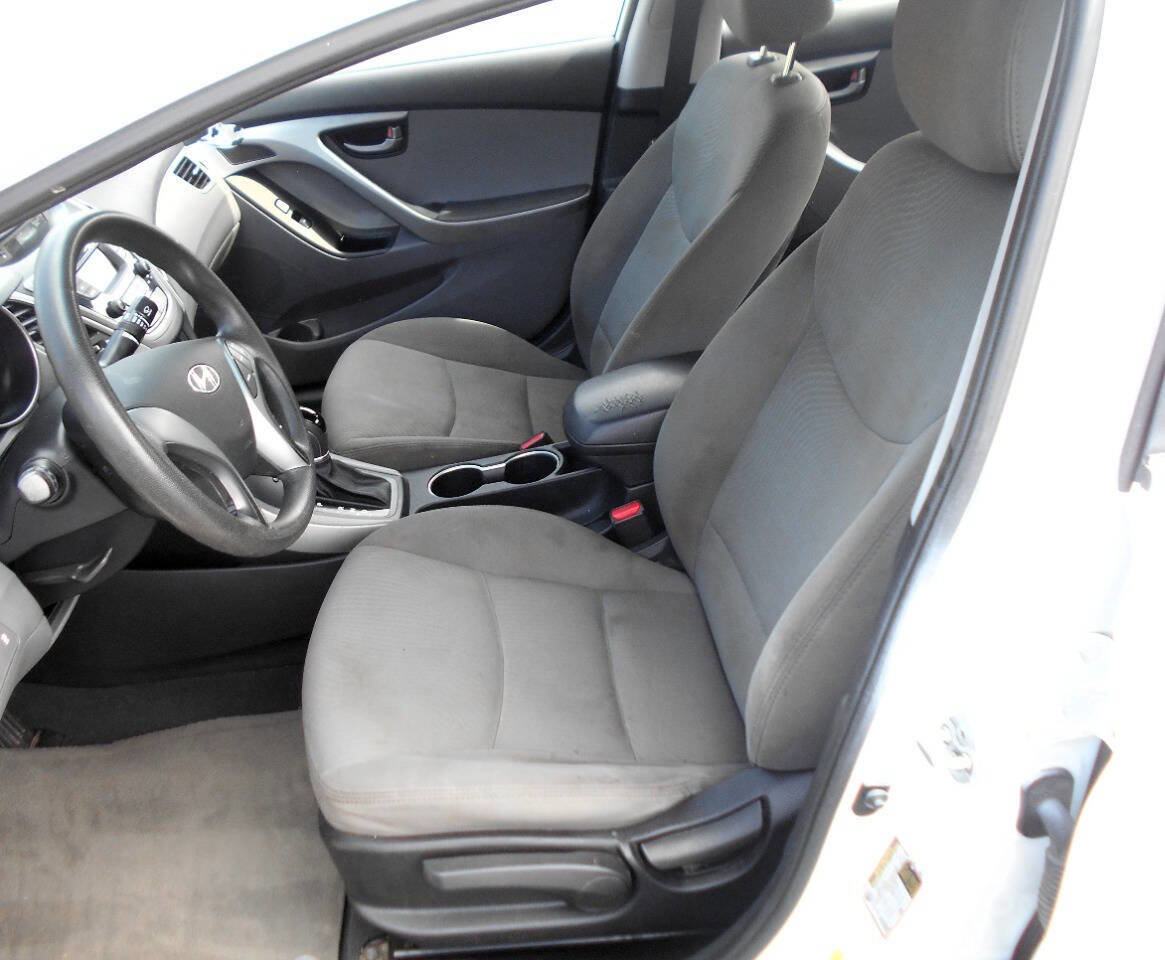 Used 2016 Hyundai Elantra SE FWD image 9