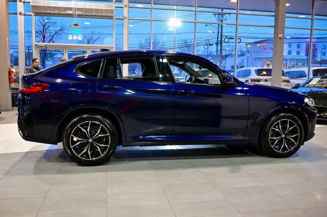 Used 2022 BMW X4 xDrive30i w/ M Sport Package image 4
