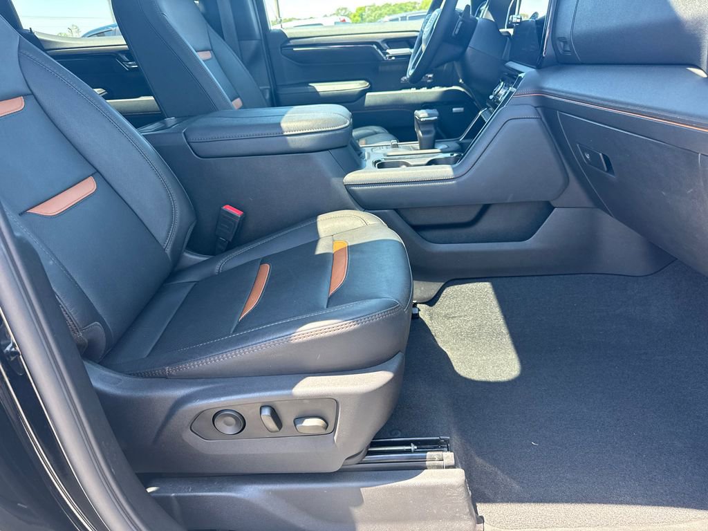 Used 2023 GMC Sierra 1500 AT4 w/ AT4 Premium Package AWD/4WD image 14