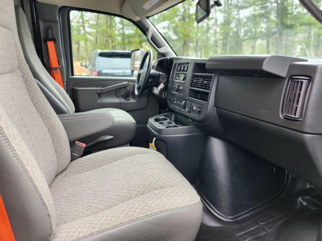 Used 2022 Chevrolet Express 3500 w/ Power Convenience Package RWD image 9