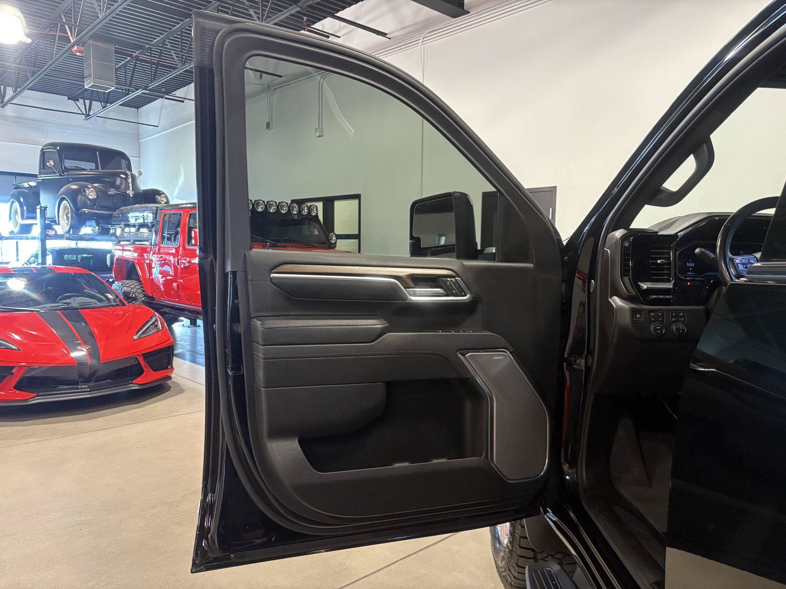 Used 2025 Chevrolet Silverado 2500 High Country w/ High Country Premium Package AWD/4WD image 14