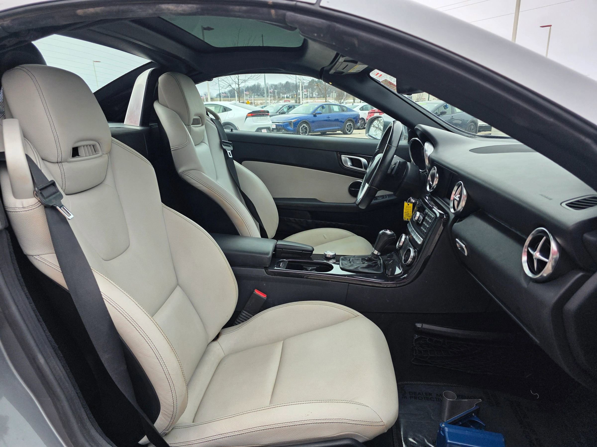 Used 2015 Mercedes-Benz SLK 250 w/ Premium Package image 6