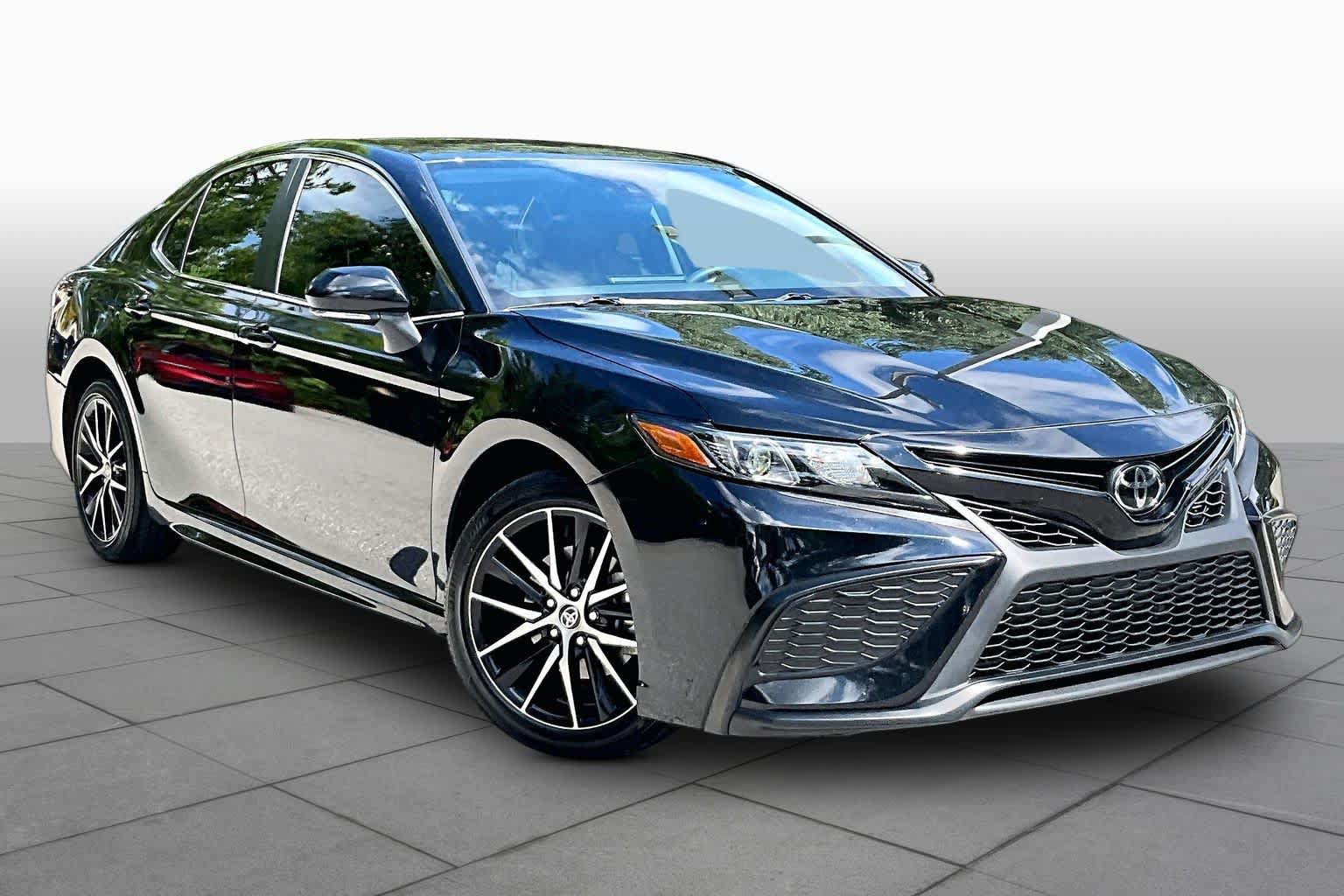 Used 2024 Toyota Camry SE FWD image 3
