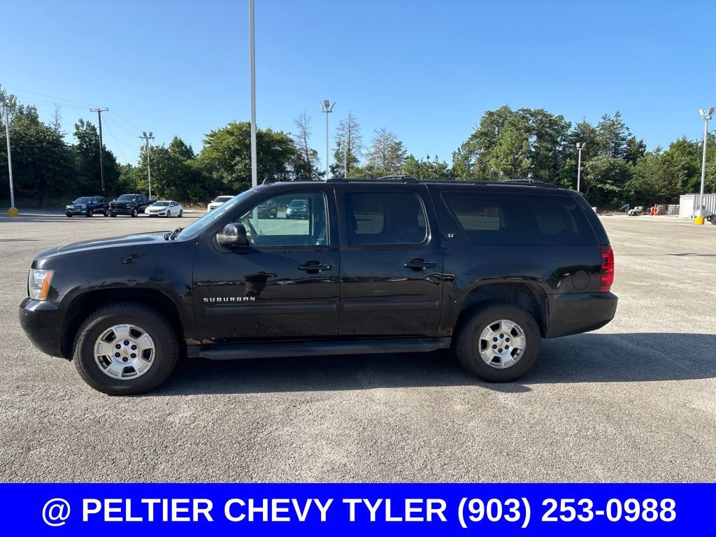 Used 2013 Chevrolet Suburban LT w/ Luxury Package AWD/4WD image 4
