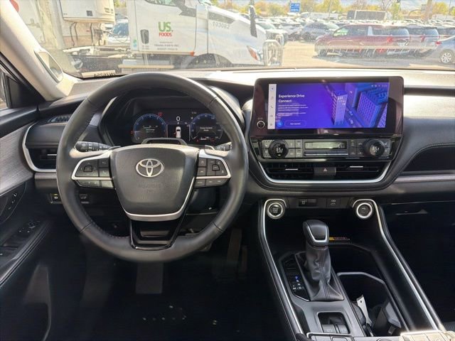 Used 2025 Toyota Grand Highlander AWD image 26