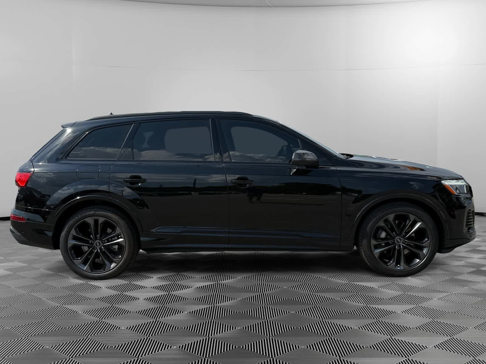 Used 2025 Audi Q7 3.0T Prestige AWD/4WD image 4