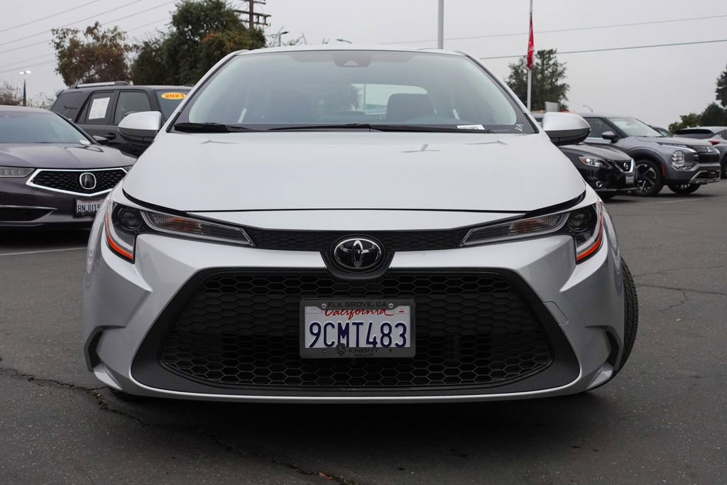 Used 2022 Toyota Corolla LE image 3