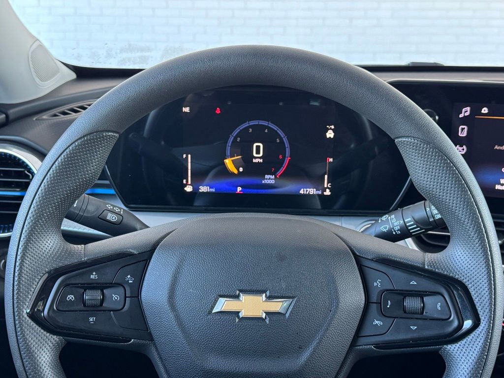 Used 2025 Chevrolet Trax LT FWD image 31