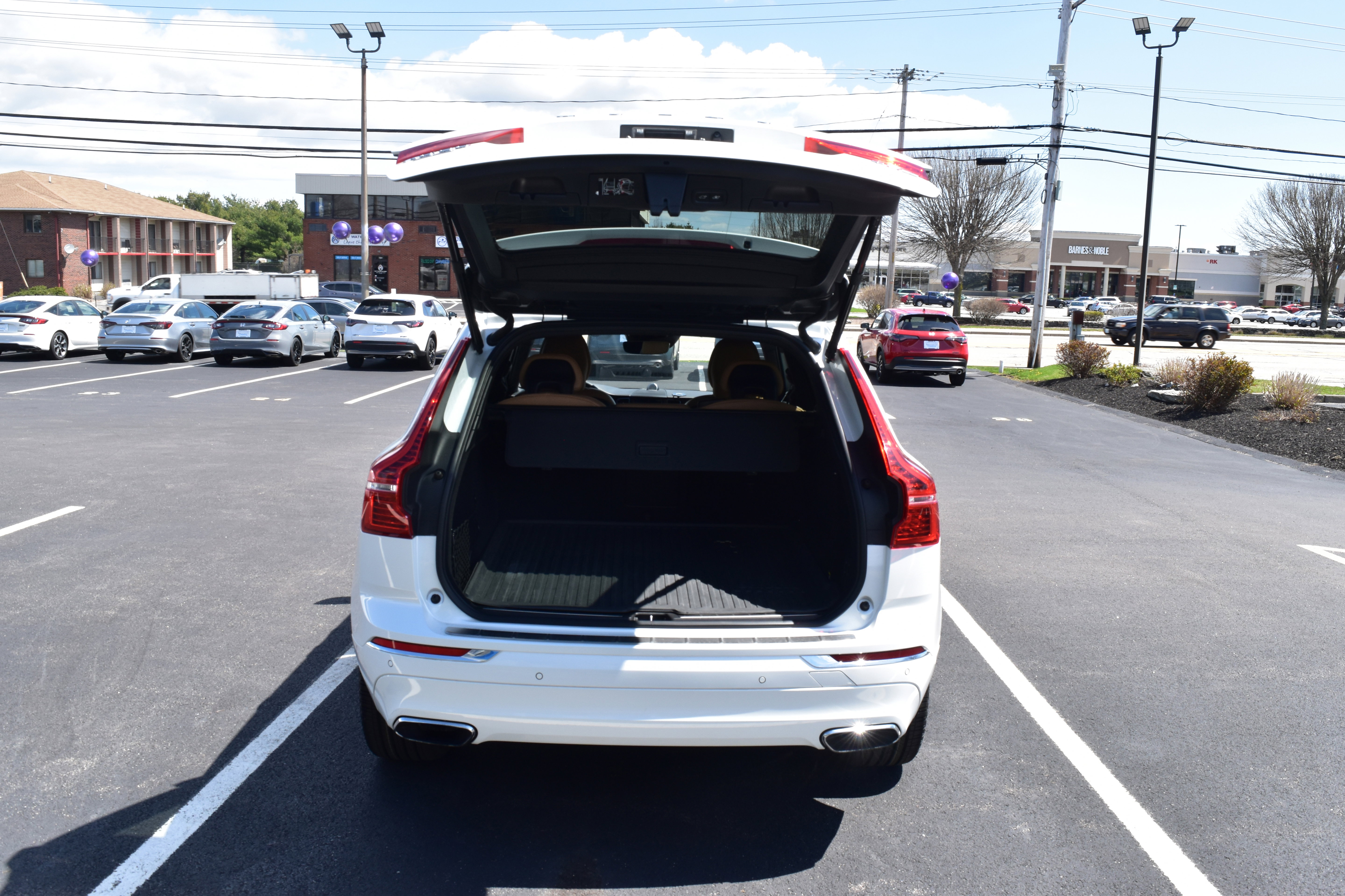 Used 2019 Volvo XC60 T6 Inscription w/ Protection Package Premier AWD/4WD image 9