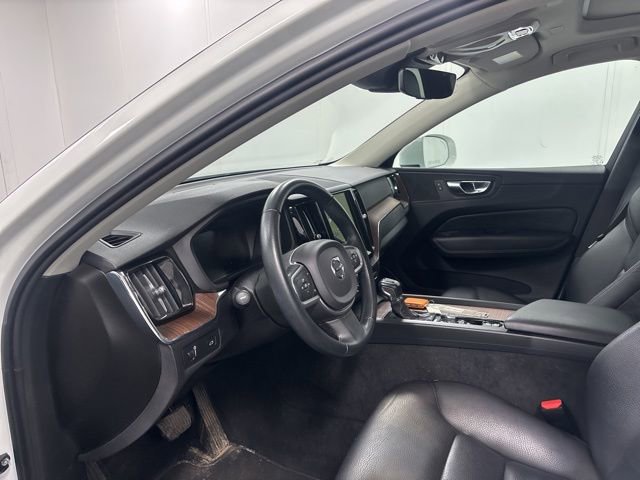 Used 2021 Volvo XC60 T5 Momentum image 21