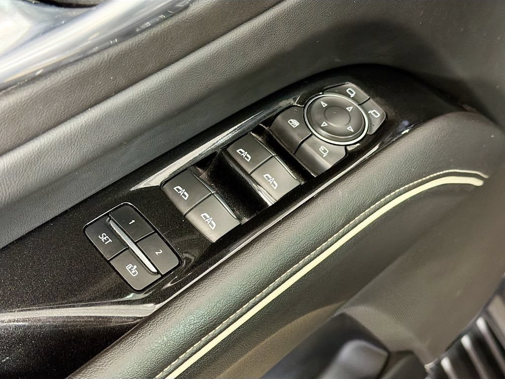 Used 2021 Cadillac Escalade Premium Luxury AWD/4WD image 19