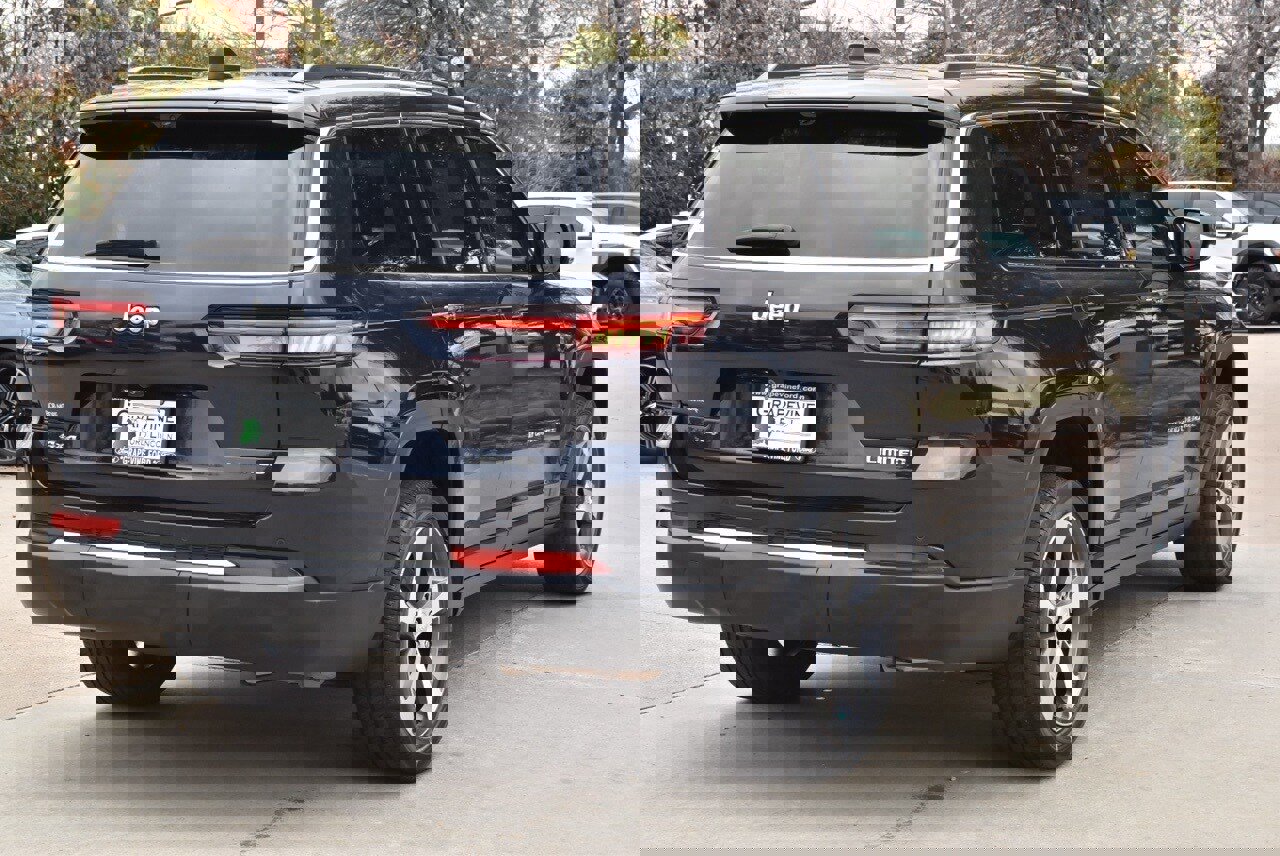 Used 2023 Jeep Grand Cherokee L Limited w/ Luxury Tech Group II image 8