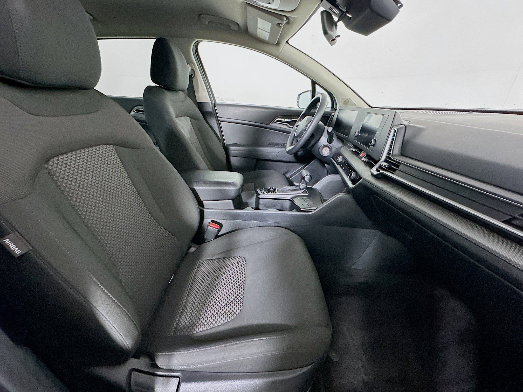 Used 2024 Kia Sportage LX image 29