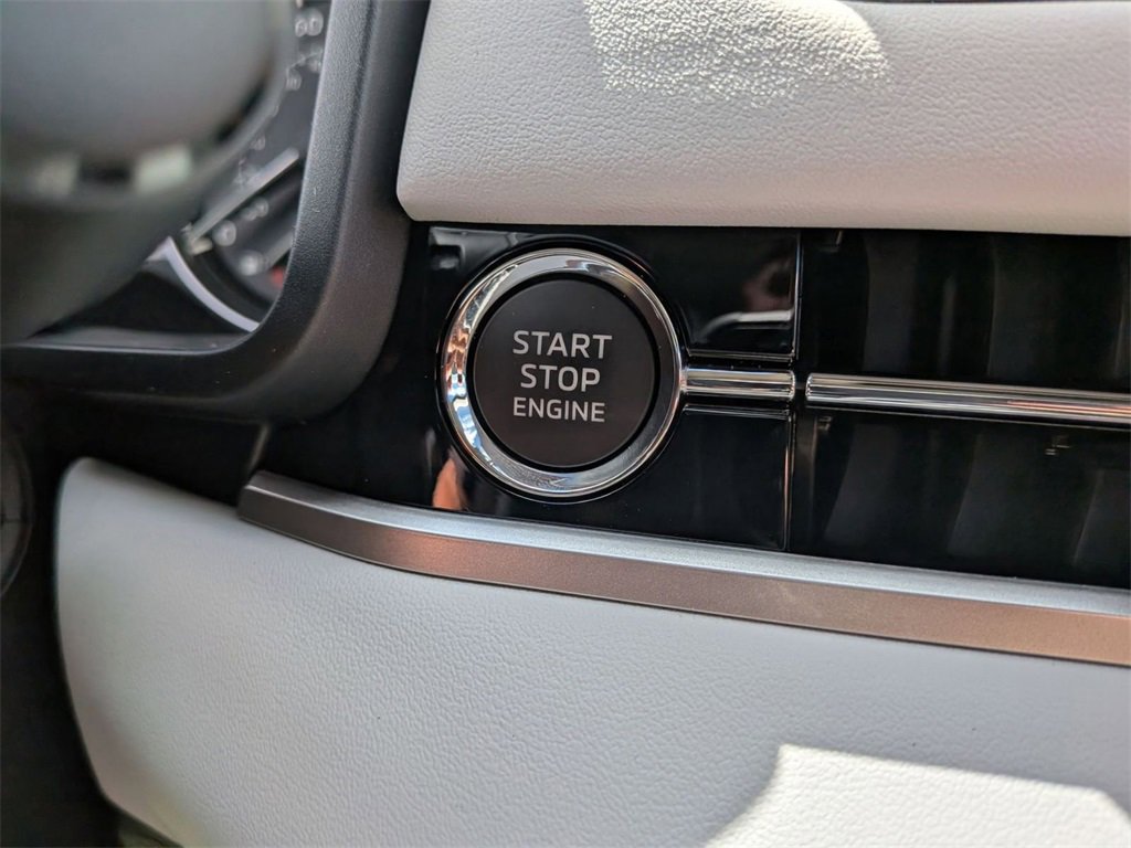 New 2025 Mitsubishi Outlander SE image 20