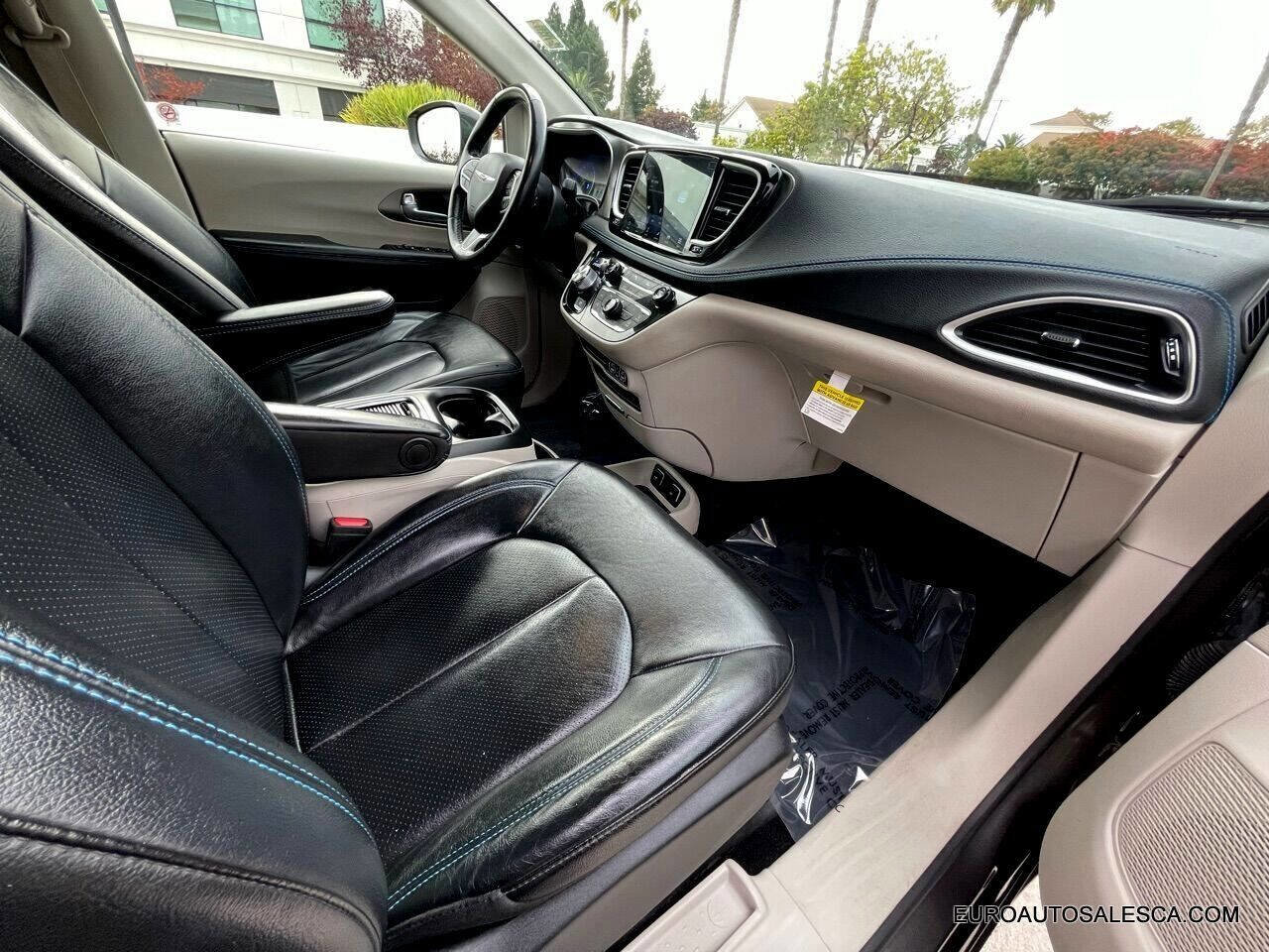 Used 2021 Chrysler Pacifica Touring-L image 23