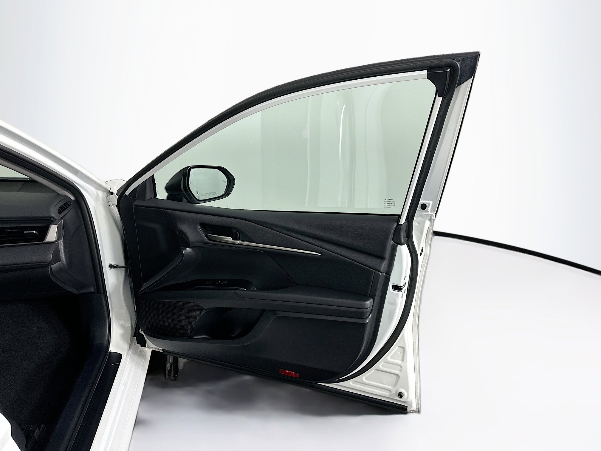 Used 2025 Toyota Camry LE image 32