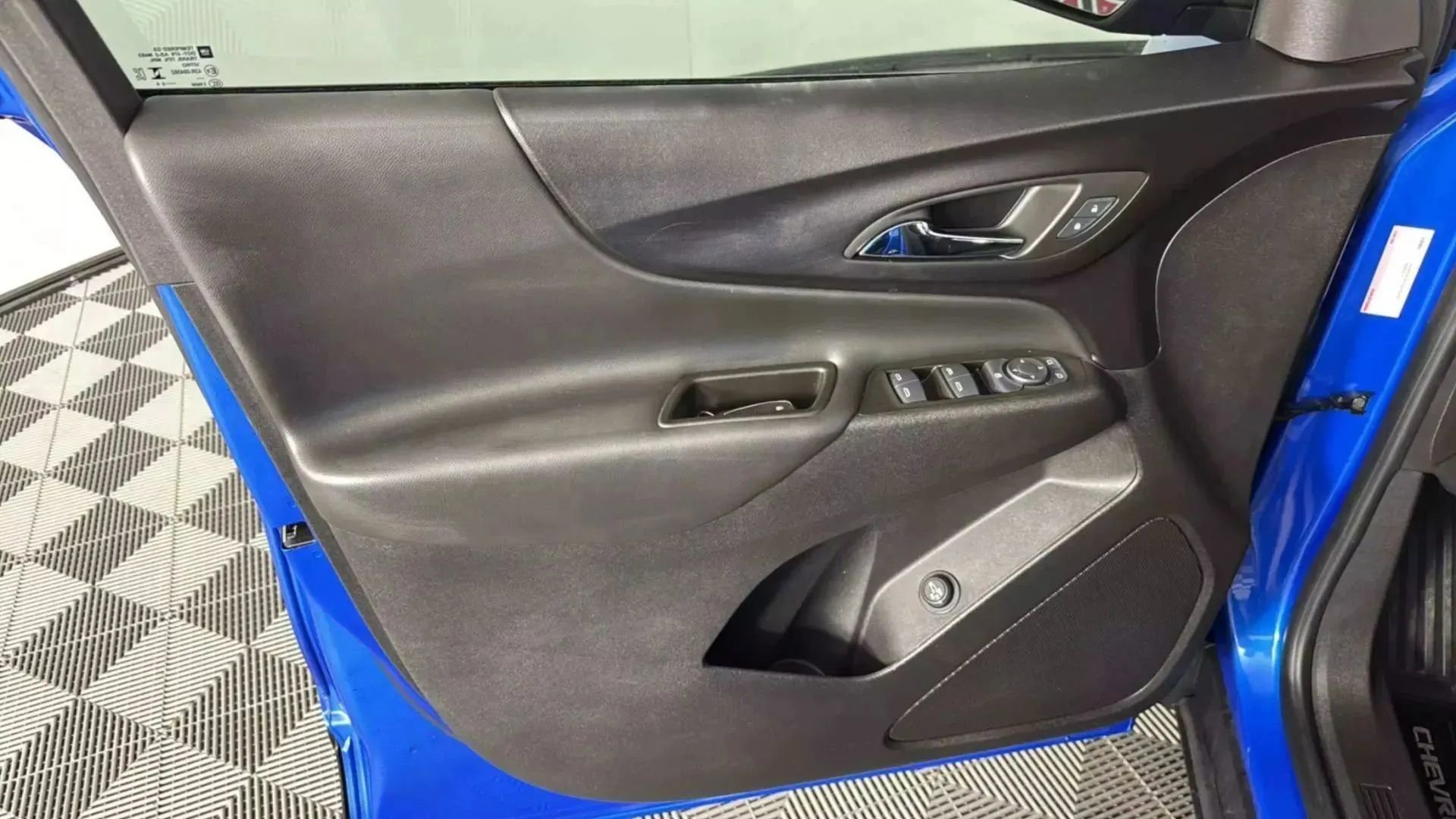 Used 2024 Chevrolet Equinox LT image 38