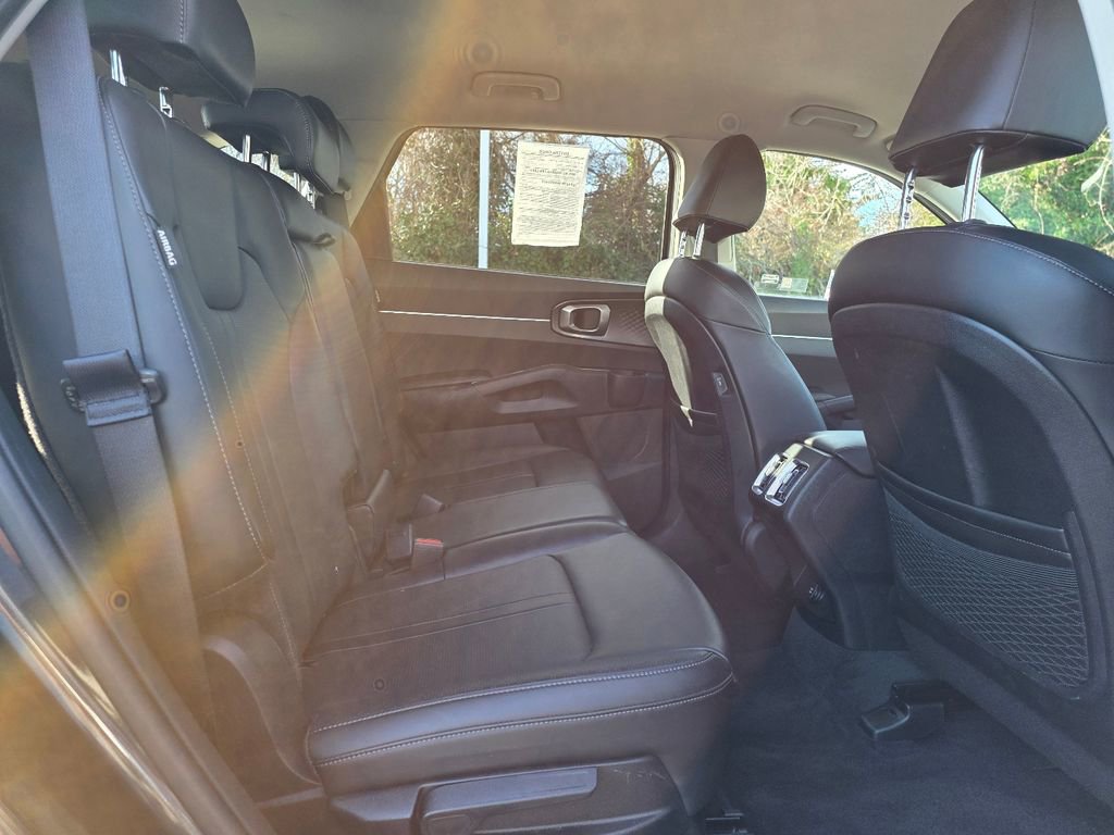 Used 2024 Kia Sorento S image 27