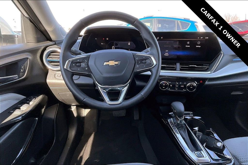 Used 2025 Chevrolet Trax LT w/ LT Convenience Package image 8