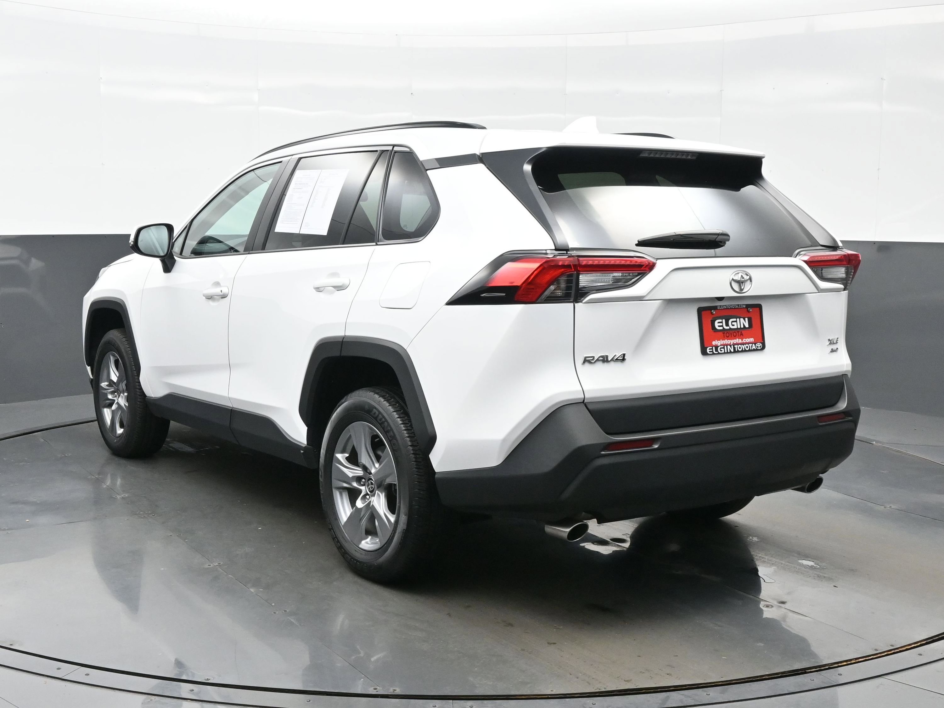 Used 2022 Toyota RAV4 XLE w/ XLE Grade Weather Package AWD/4WD image 4