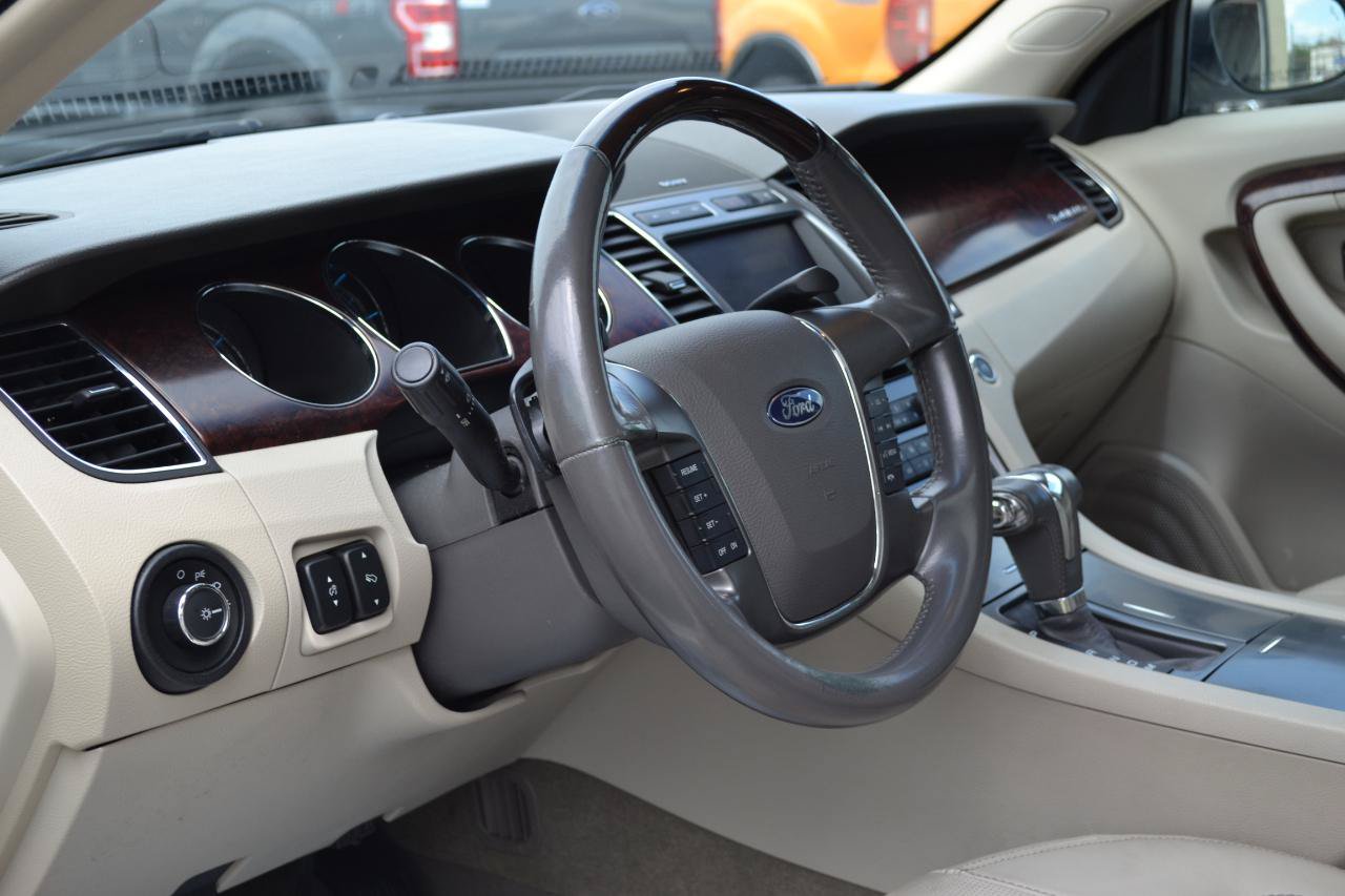 Used 2010 Ford Taurus Limited AWD/4WD image 13