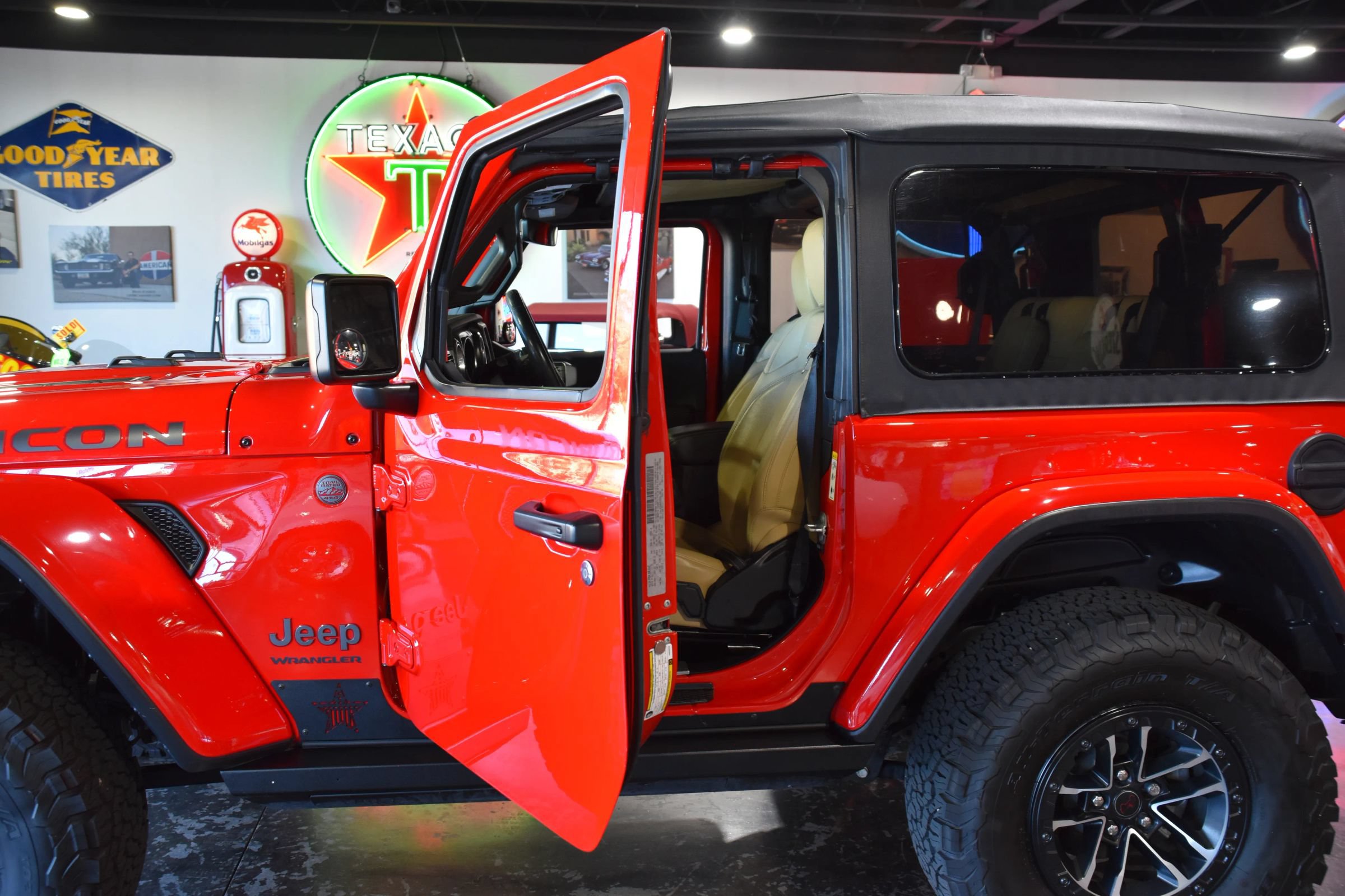 Used 2019 Jeep Wrangler Rubicon AWD/4WD image 13