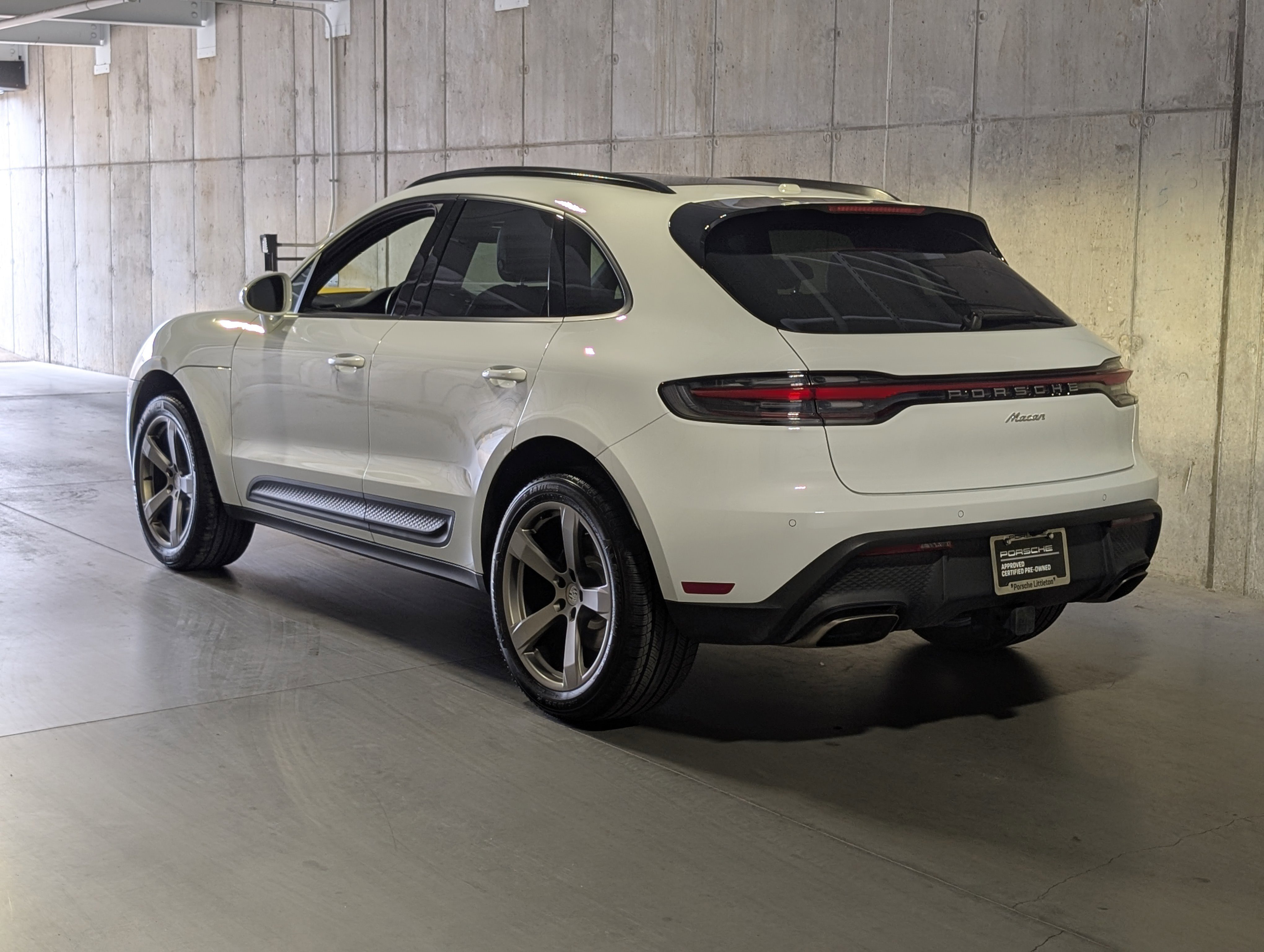Certified 2025 Porsche Macan image 3