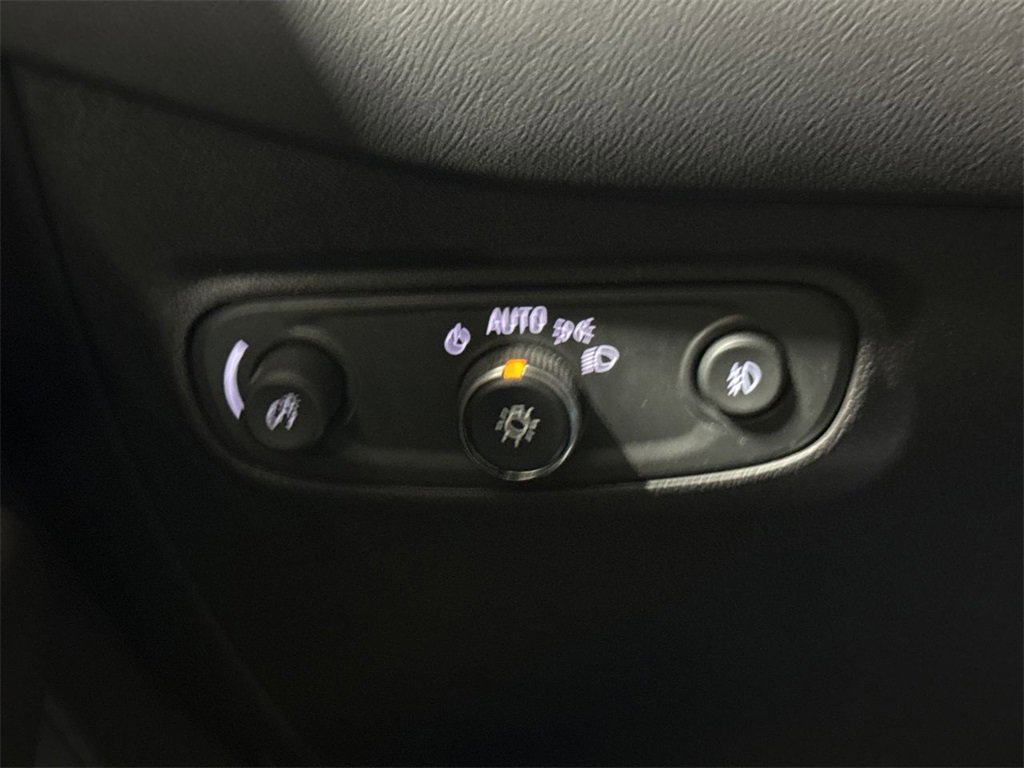 Used 2019 Chevrolet Equinox Premier image 17