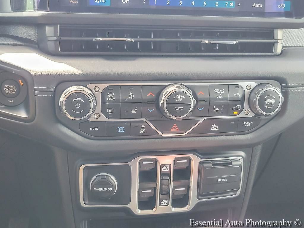 Certified 2025 Jeep Wrangler Unlimited Sahara AWD/4WD image 18