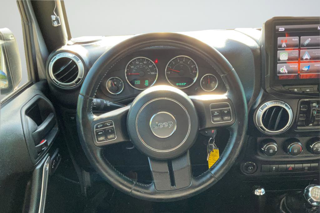 Used 2015 Jeep Wrangler Unlimited Rubicon w/ Connectivity Group image 15