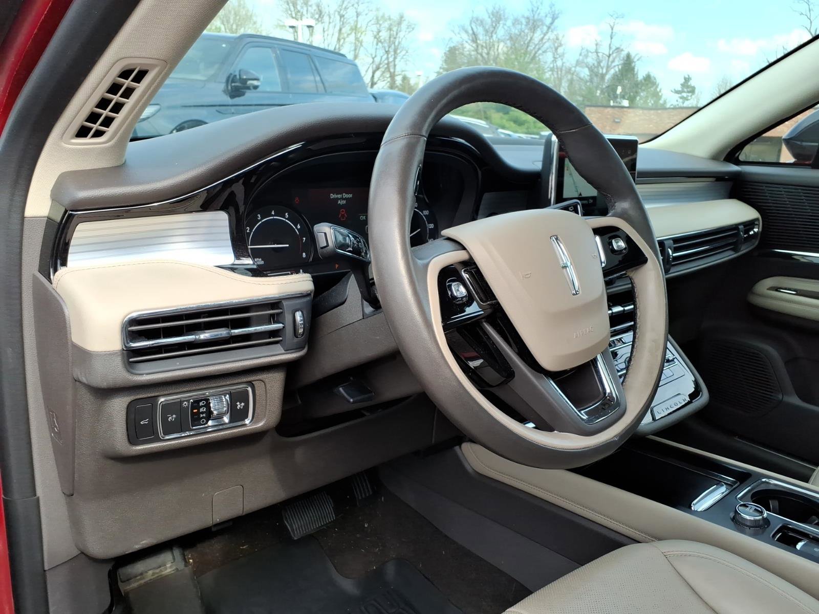 Used 2022 Lincoln Corsair AWD w/ Premium Package image 14