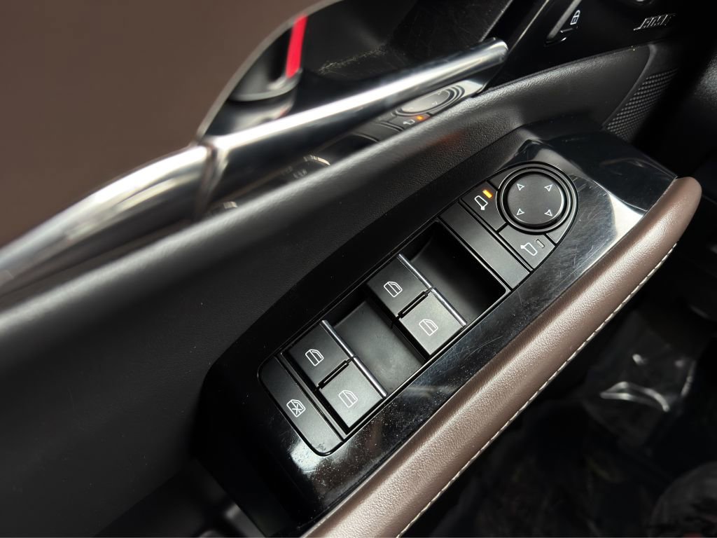 Used 2024 MAZDA CX-30 AWD 2.5 S w/ Premium Package image 11