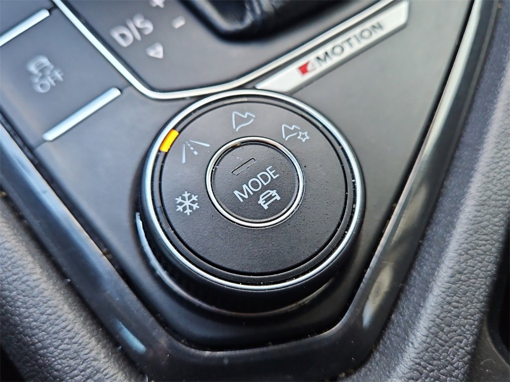 Used 2018 Volkswagen Tiguan SE w/ Panoramic Sunroof Package image 19