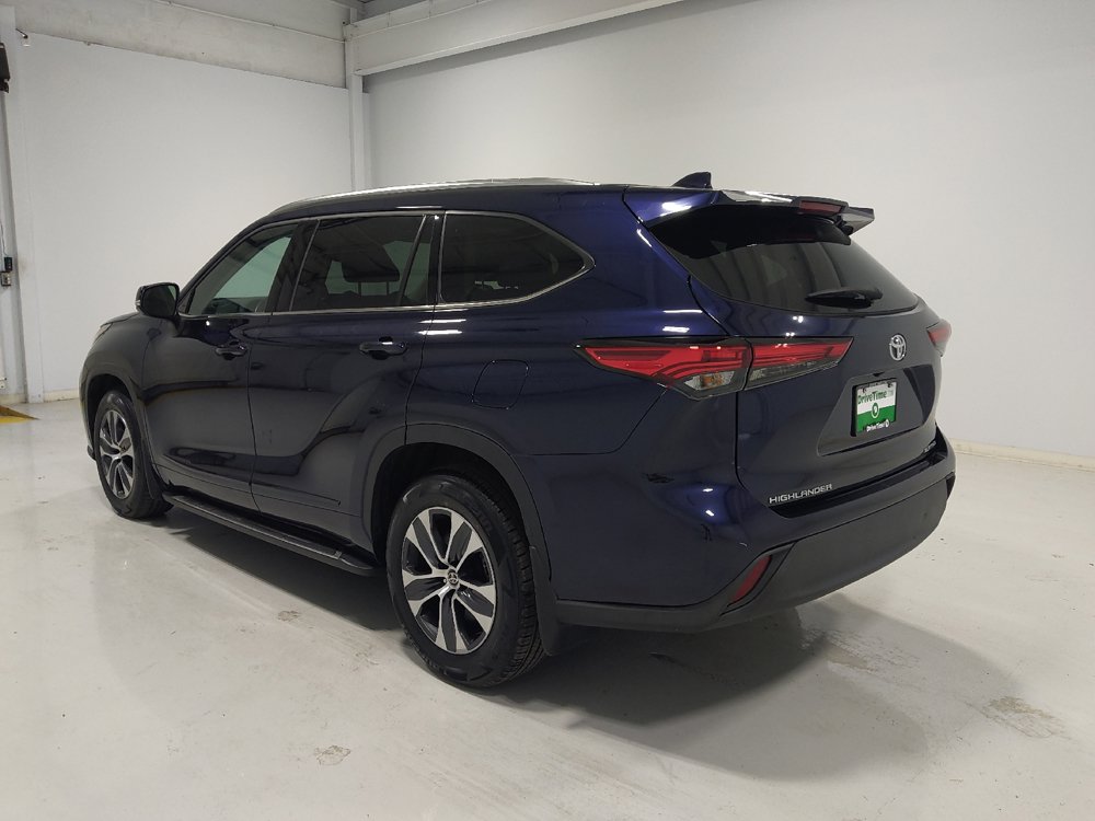 Used 2021 Toyota Highlander XLE AWD/4WD image 5