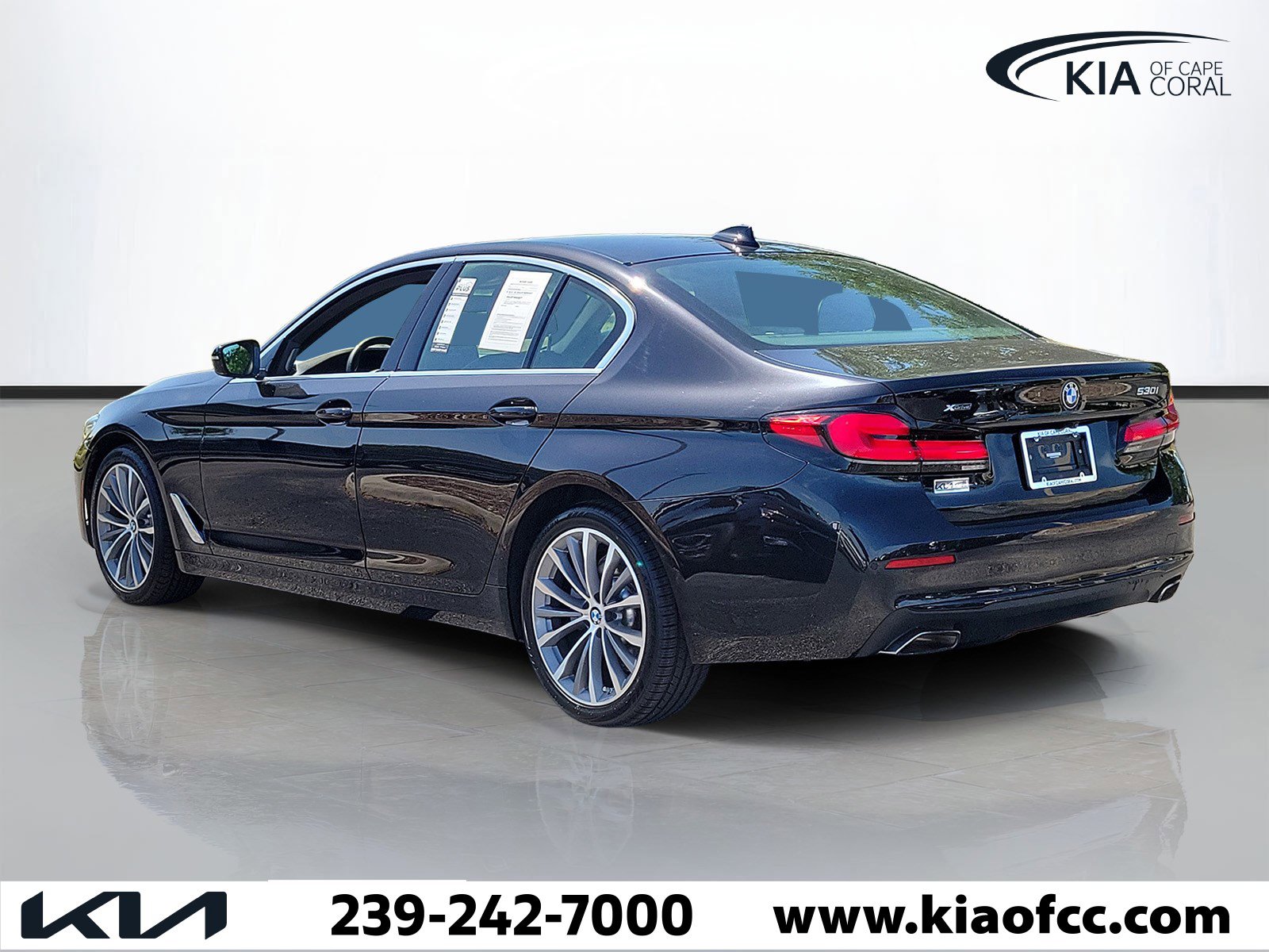 Used 2022 BMW 530i xDrive w/ Premium Package image 4