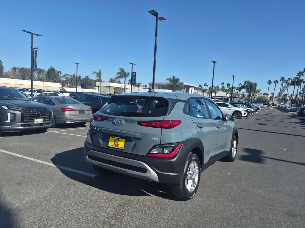 Used 2022 Hyundai Kona SE image 6