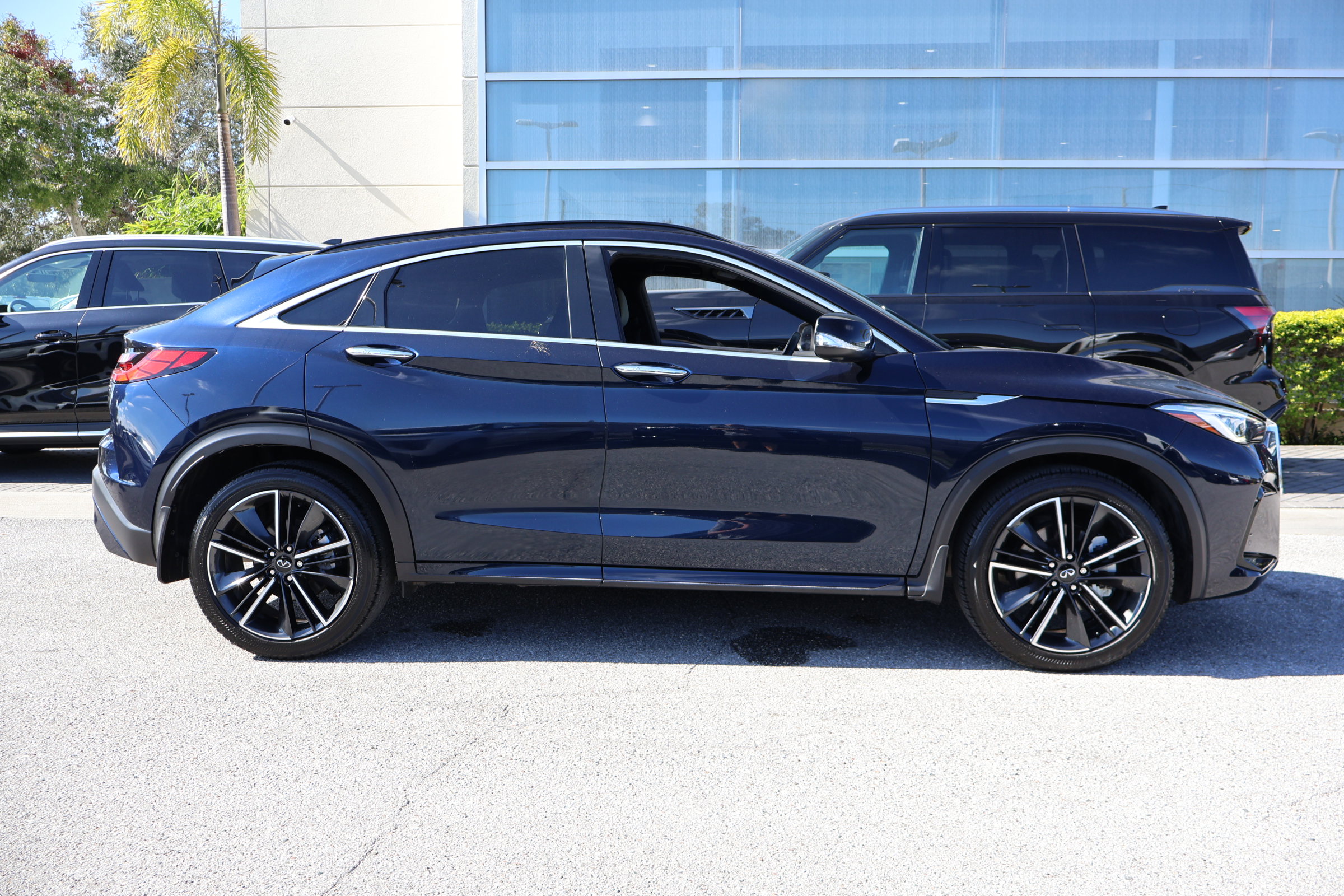 Certified 2023 INFINITI QX55 Essential image 11