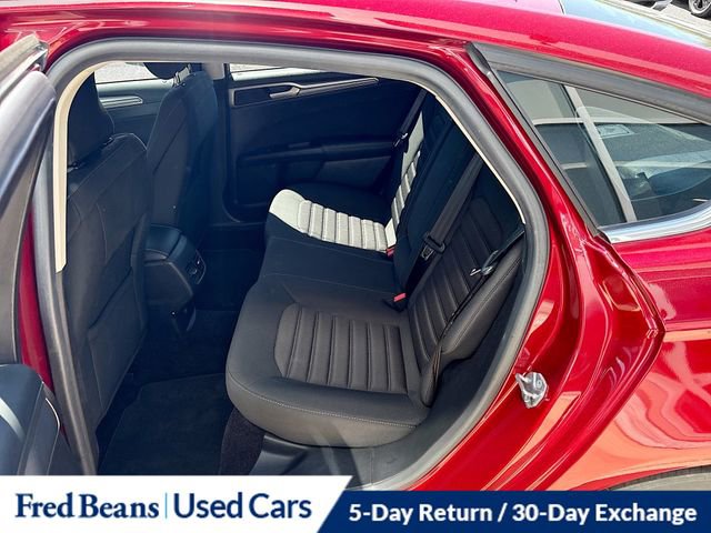 Used 2017 Ford Fusion SE w/ Fusion SE Technology Package FWD image 18