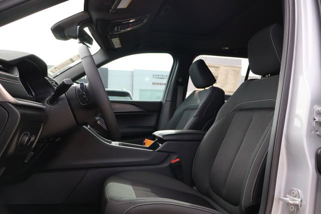 New 2026 Jeep Grand Cherokee Laredo X RWD image 9