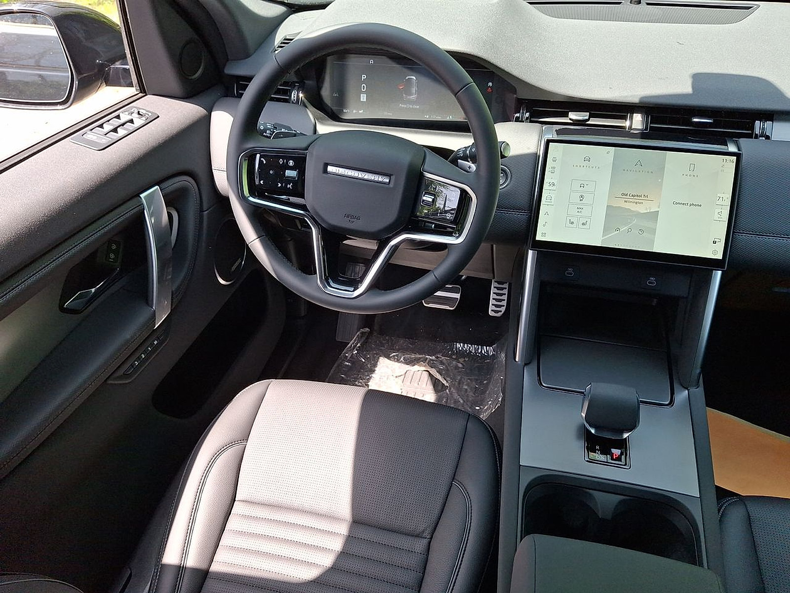 New 2026 Land Rover Discovery Sport Landmark AWD/4WD image 15