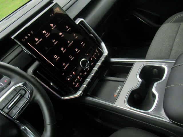 Used 2025 GMC Acadia Elevation image 24