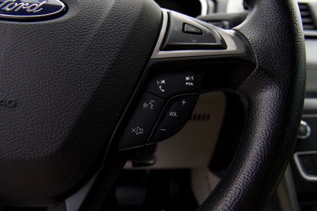 Used 2019 Ford Fusion SE FWD image 20