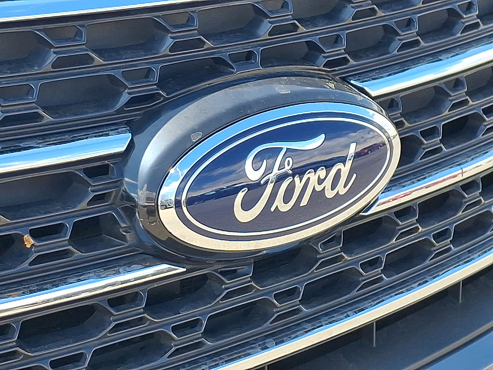 Used 2023 Ford Explorer XLT w/ Equipment Group 202A image 4