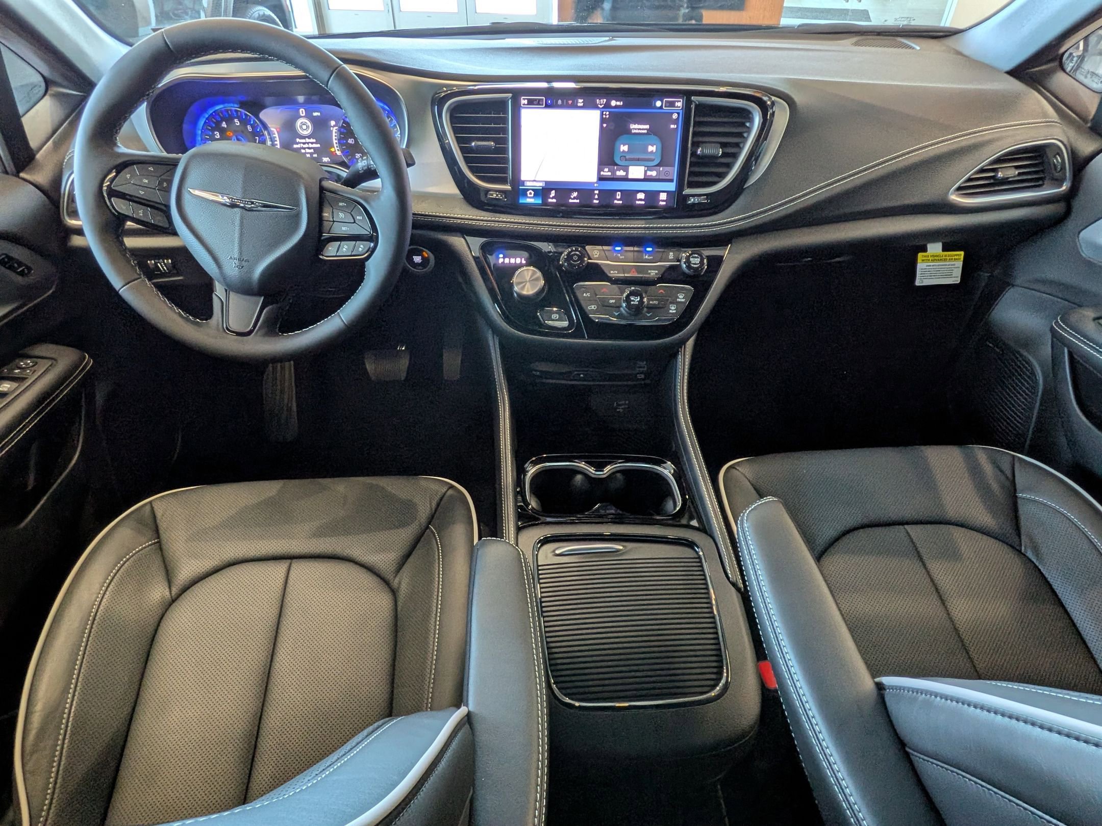 New 2026 Chrysler Pacifica Limited w/ Uconnect Theater Family Group image 30