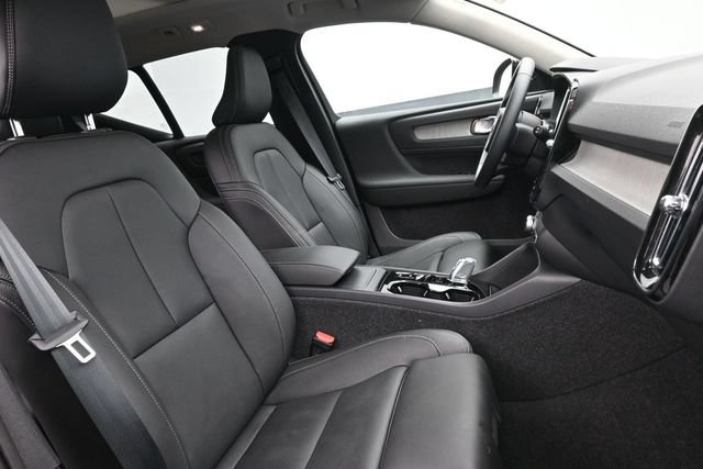 Used 2025 Volvo XC40 B5 Plus AWD/4WD image 33