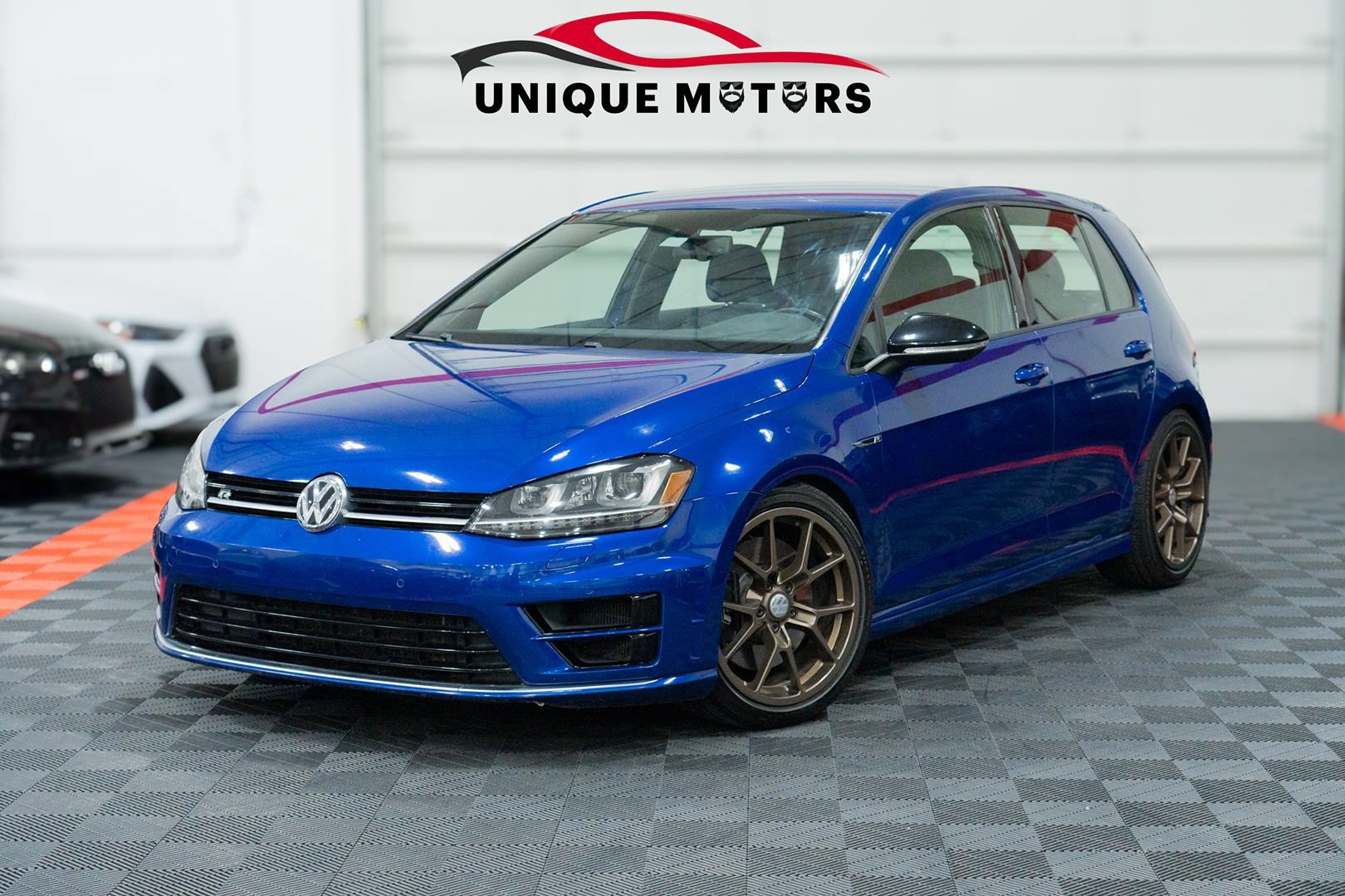 Used 2015 Volkswagen Golf R 4-Door AWD/4WD image 1