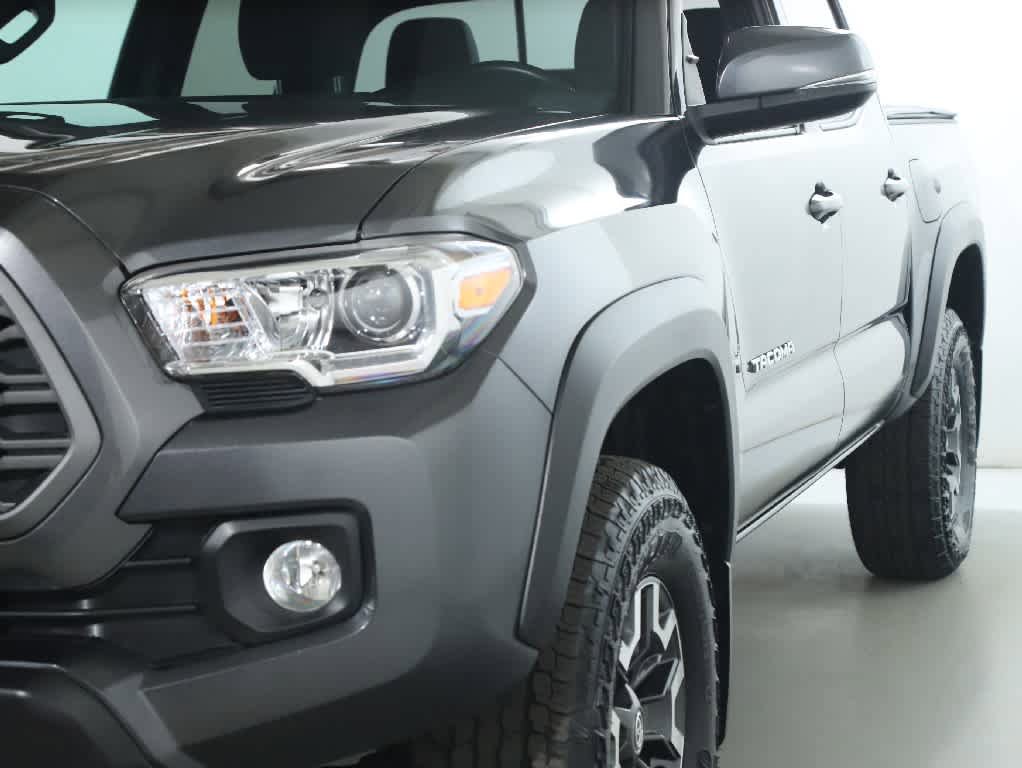 Certified 2022 Toyota Tacoma TRD Off-Road AWD/4WD image 4