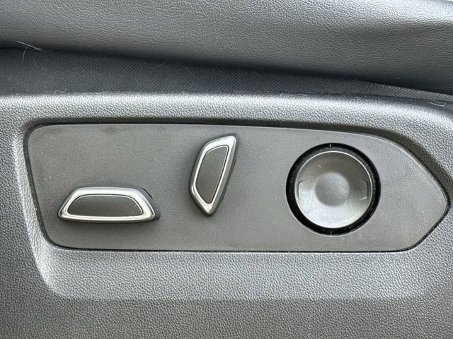 Used 2023 Cadillac Escalade Premium Luxury image 14